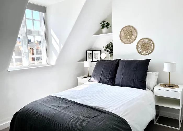 New Oxford Circus 2 Bedr, 3 Beds Best Location