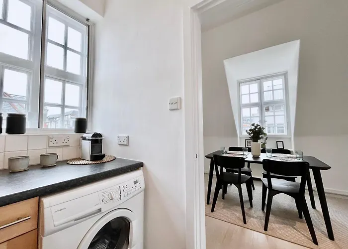 New Oxford Circus 2 Bedr, 3 Beds Best Location